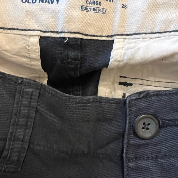 Old navy lived in straight cargo shorts in navy. - Picture 5 of 6